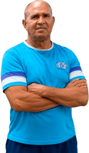 Menino sorrindo de judô